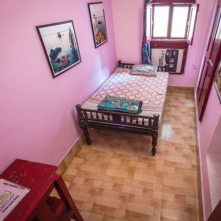 Brown Bread Bakery Guest House พาราณสี ภายนอก รูปภาพ