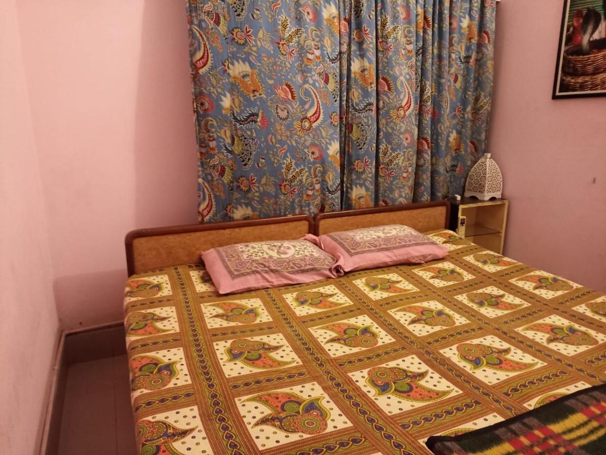 Brown Bread Bakery Guest House พาราณสี ภายนอก รูปภาพ