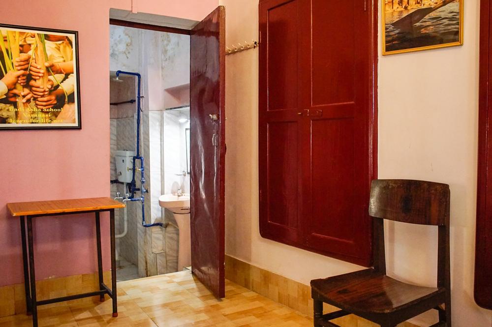 Brown Bread Bakery Guest House พาราณสี ภายนอก รูปภาพ
