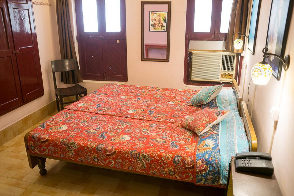Brown Bread Bakery Guest House พาราณสี ภายนอก รูปภาพ